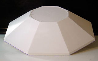 Octagonal-bowl-back-showing-foot-recess-@-127mm-model-size---Tim-Parsons.jpg